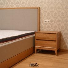 Приліжкова тумба з дерева