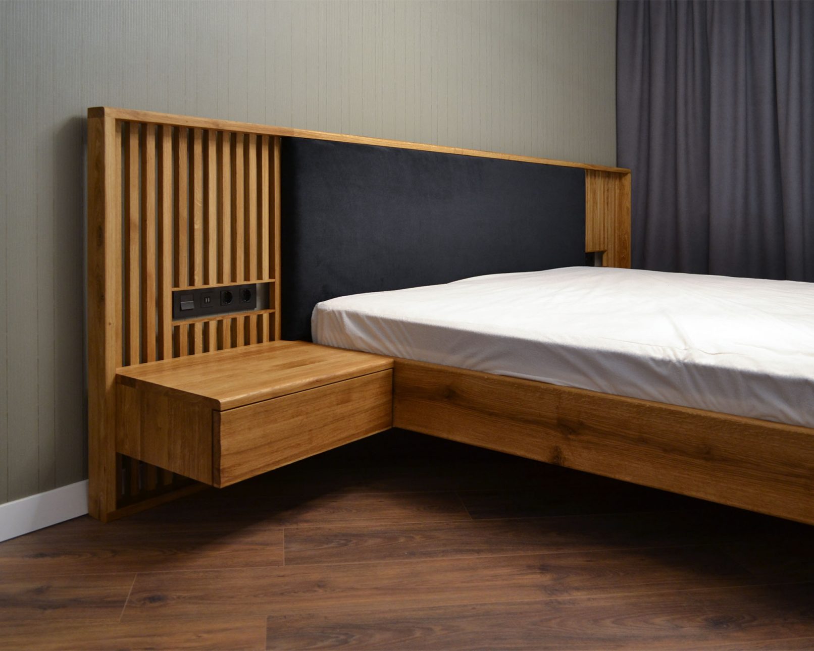 Дубовая кровать GRAFIN от HBMart