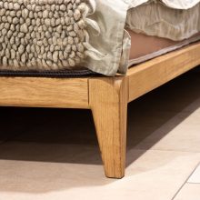 Двуспальная кровать BORA из массива дуба