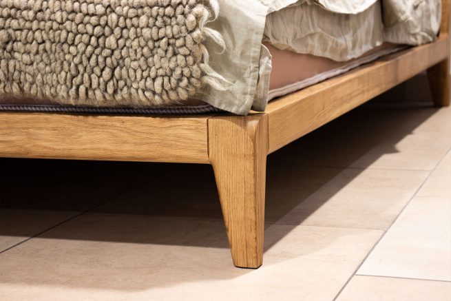 Двуспальная кровать BORA из массива дуба