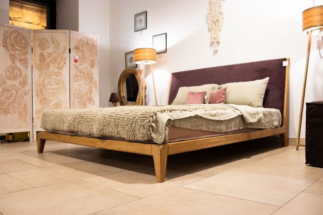 Двуспальная кровать BORA из массива дуба