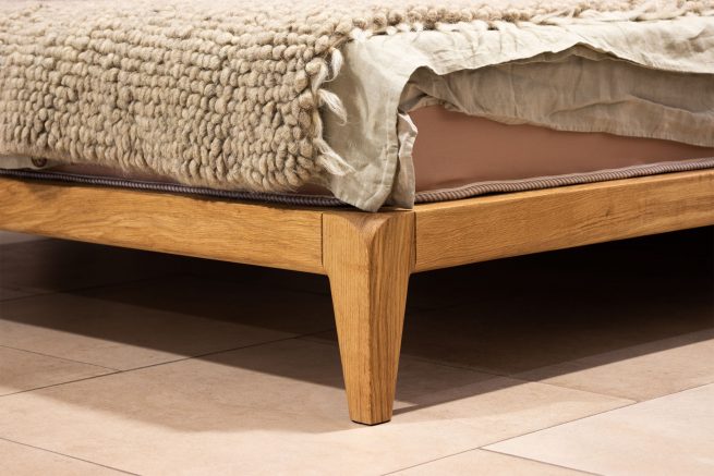 Двуспальная кровать BORA из массива дуба